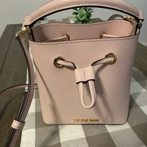 Michael Kors Suri Small Bucket Bag in Powder Blush!